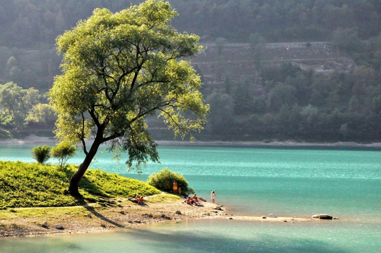 Al Trovante Aparthotel Tenno Buitenkant foto